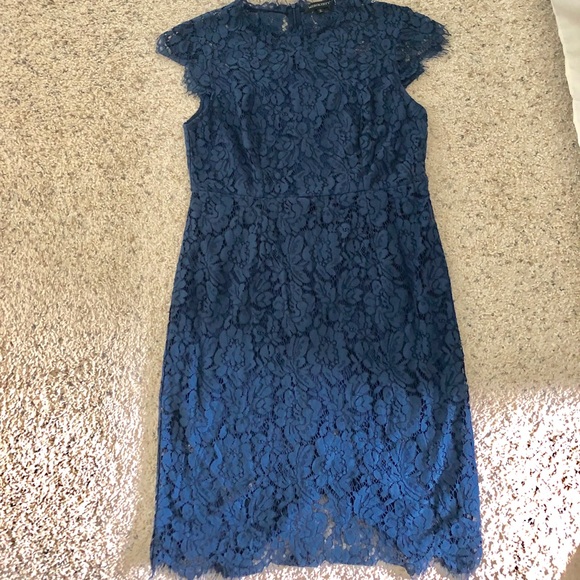 Dresses & Skirts - Gorgeous NWT navy lace dress